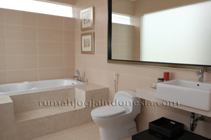 kamar mandi eksklusif